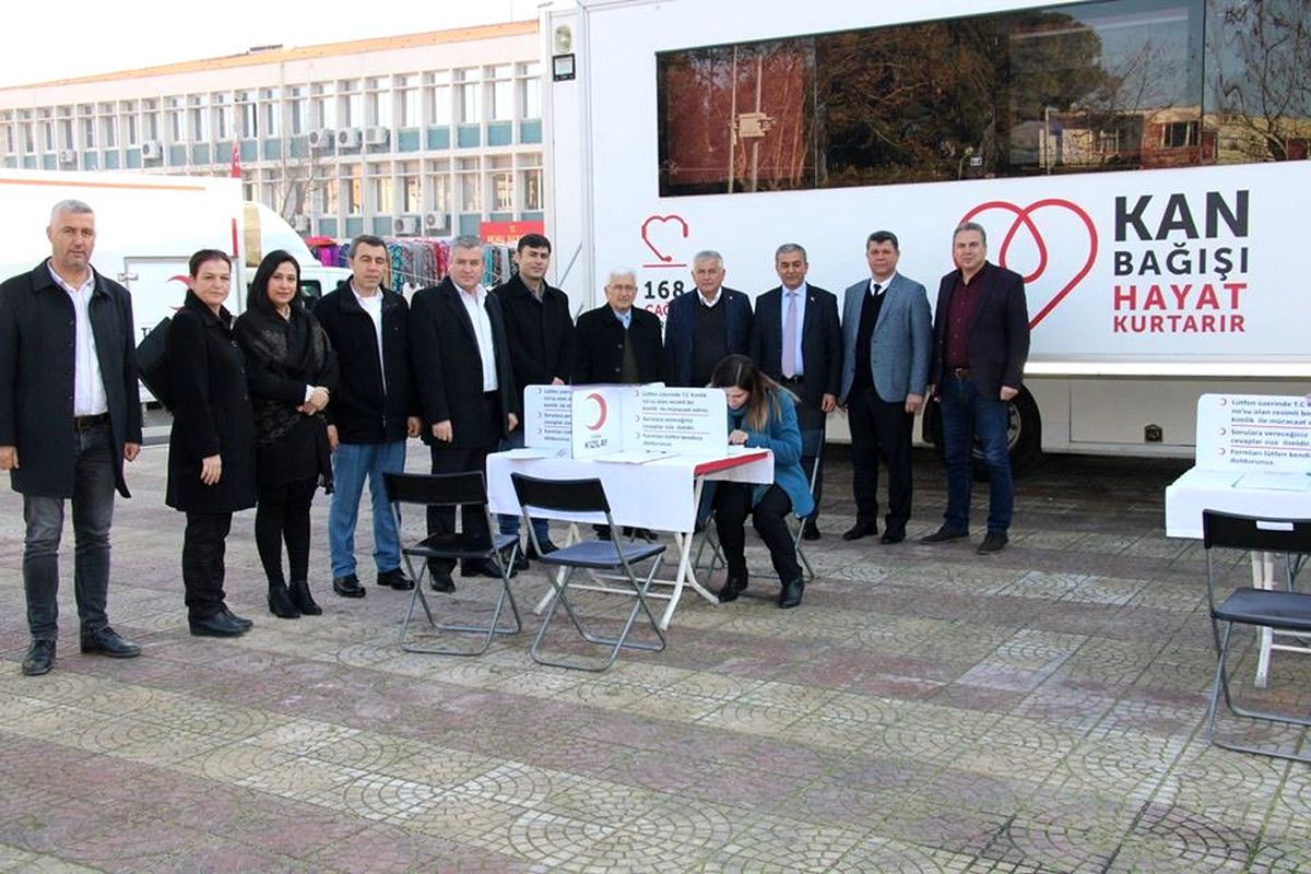 Koçarlı Mehmet öğretmen için \'ben de varım\' dedi