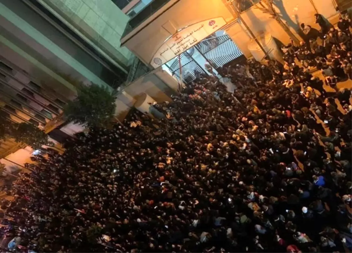 Lübnan\'da protestoların 2. gününde 145 kişi yaralandı