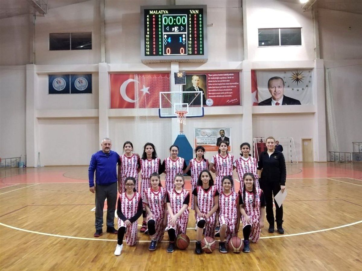 Malatya kız ve erkek takımı yarı finallere katılma hakkı elde etti