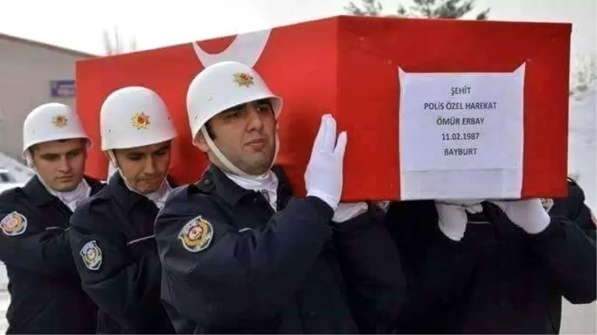 Şehit Ömür Erbay, mezarı başında dualarla anıldı