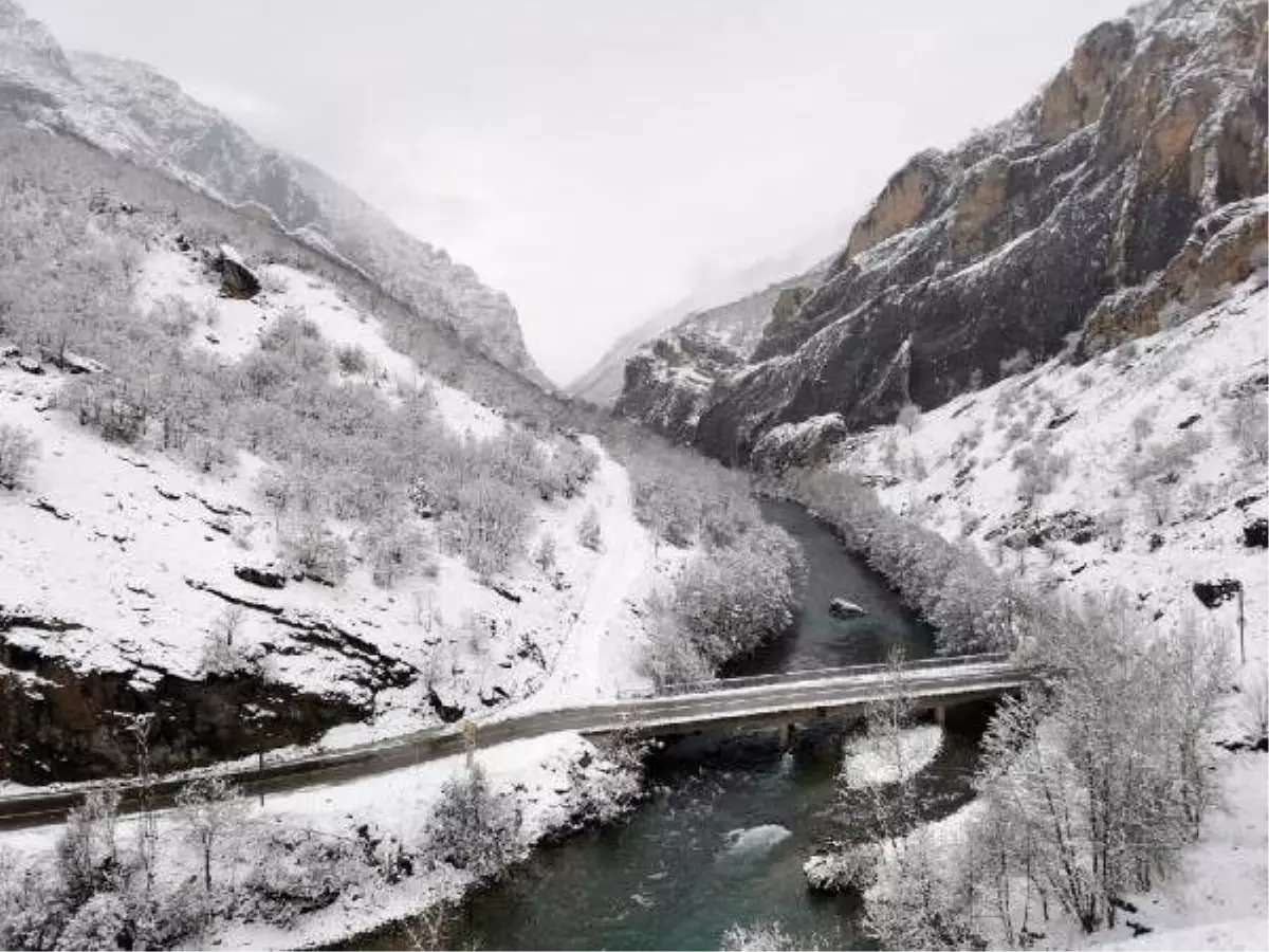 Tunceli\'de 184 köy yolu kardan kapandı