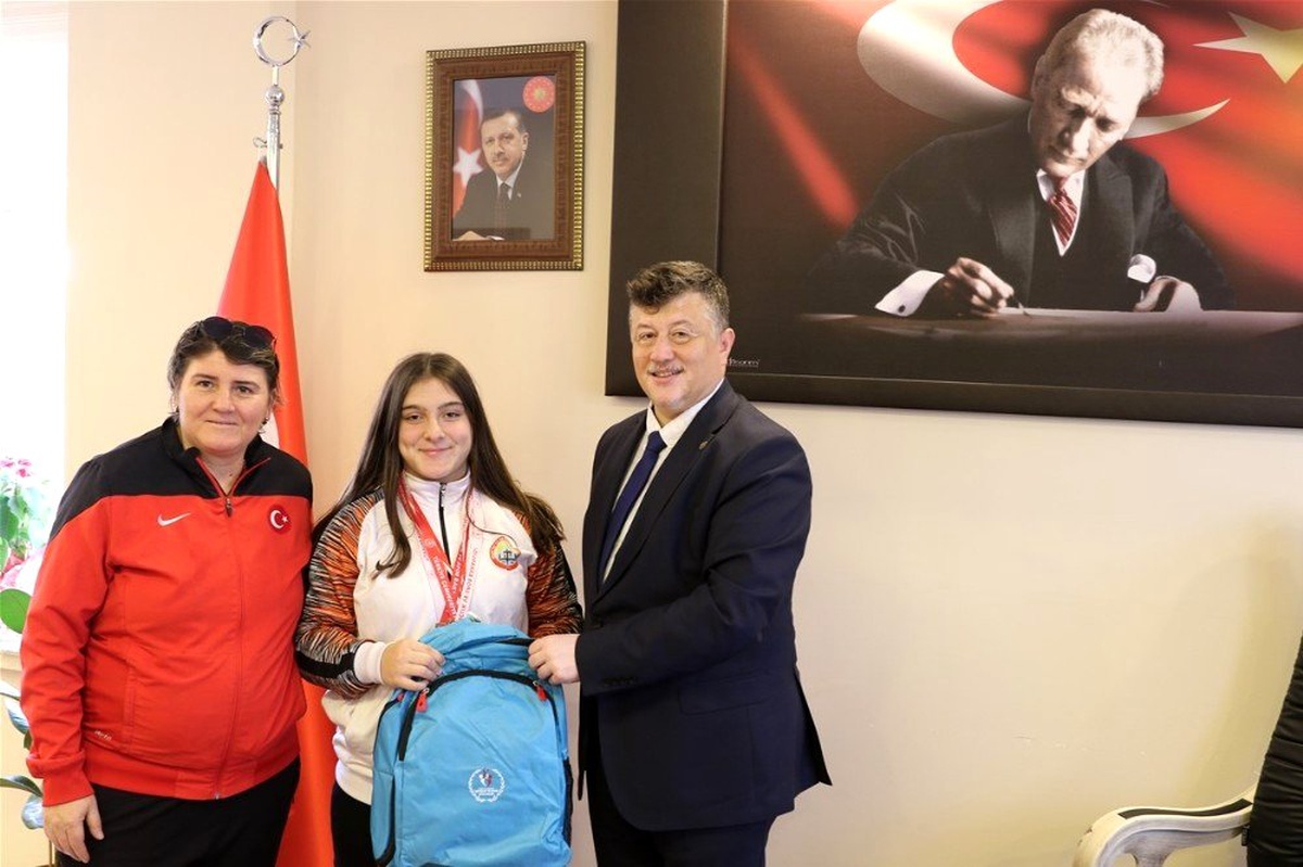 Türkiye Şampiyonundan Fillikçioğlu\'na ziyaret