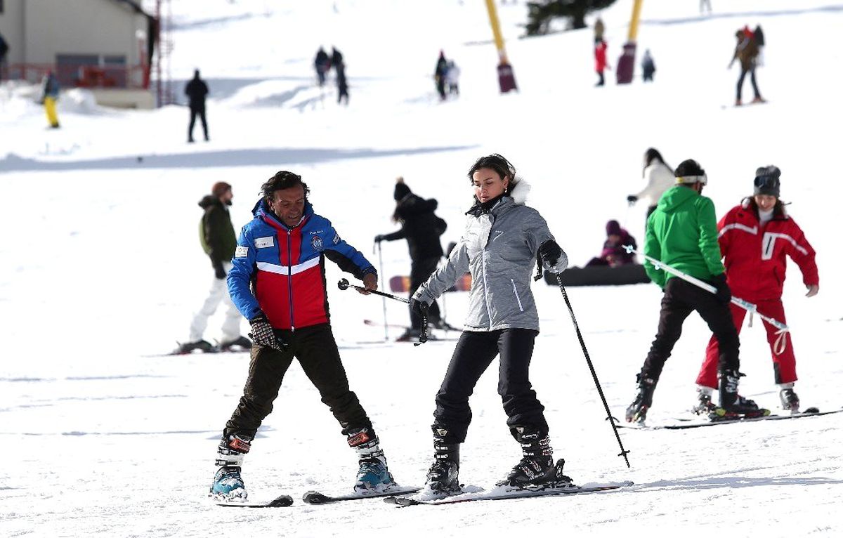 Uludağ\'da acemi kayakçılara 2 saatte eğitim
