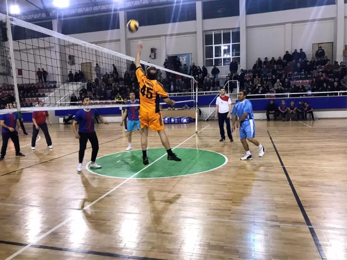 Voleybol turnuvasının kazananları belli oldu