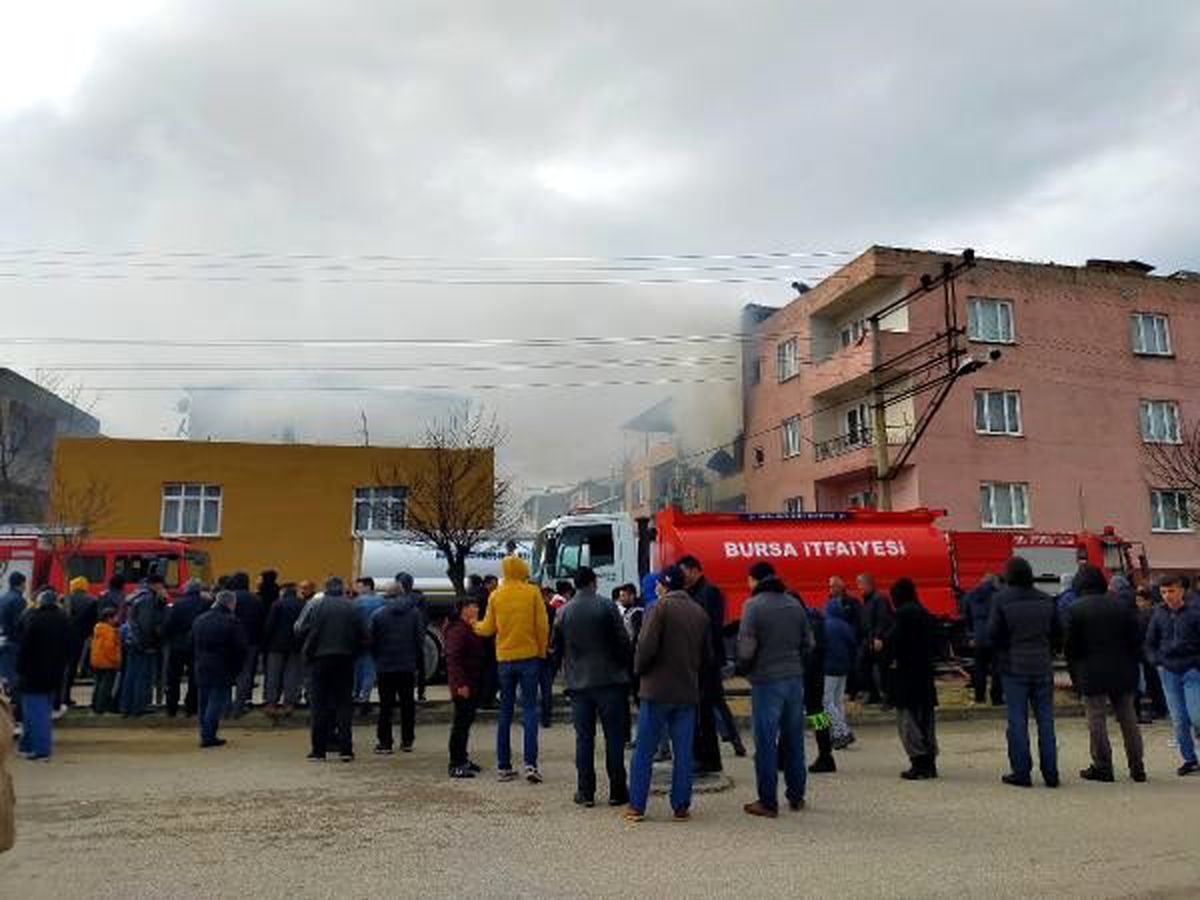 3 katlı binanın garajında yangın; yaşlı kadın kurtarıldı, kocası öldü