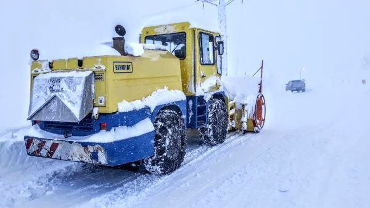 Amasya\'da, kardan kapanan köy yolları ulaşıma açıldı