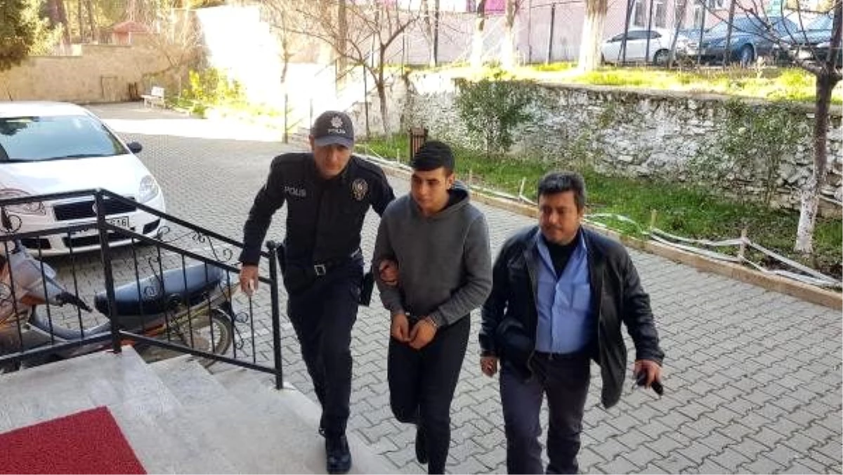 Annesini 15 yerinden bıçaklayan zanlı adliyede (2)