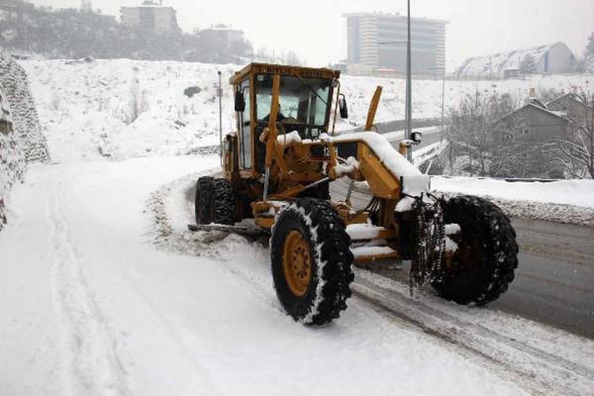 Bitlis\'te kapanan yollar ulaşıma açılıyor