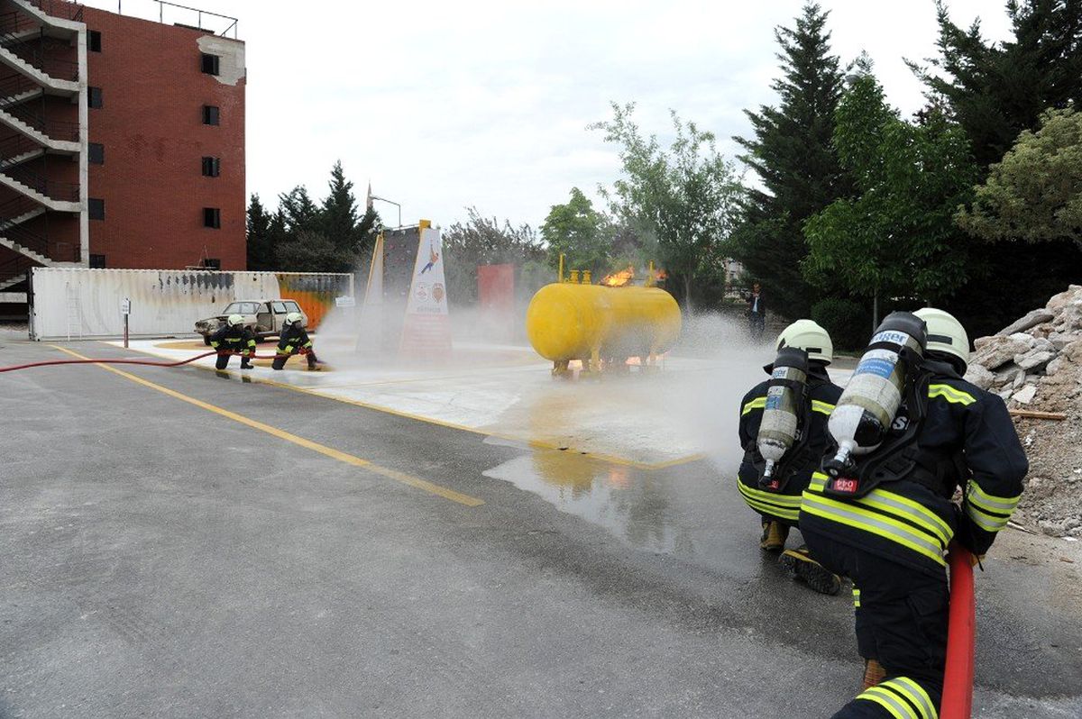 Büyükşehir itfaiyesi 2019\'da yaklaşık 12 bin olaya müdahale etti