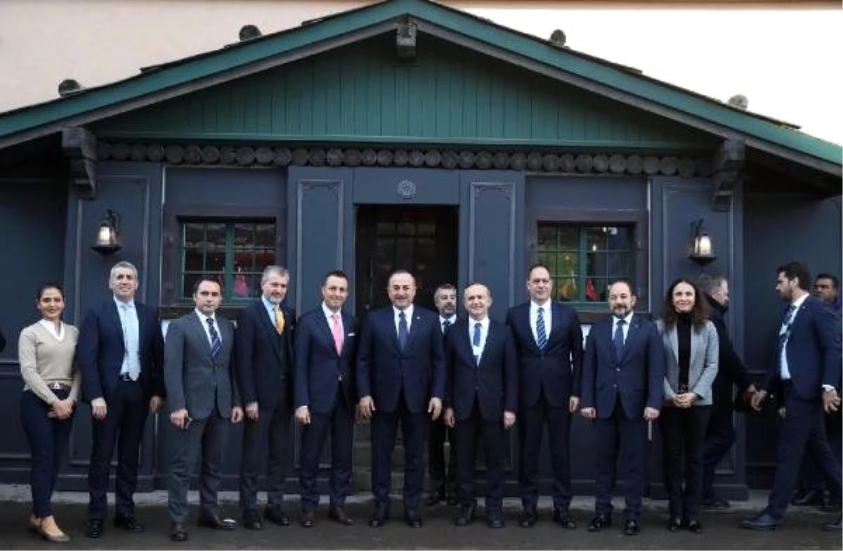 Çavuşoğlu, Davos\'ta \'Türkiye Evi\'ni ziyaret etti