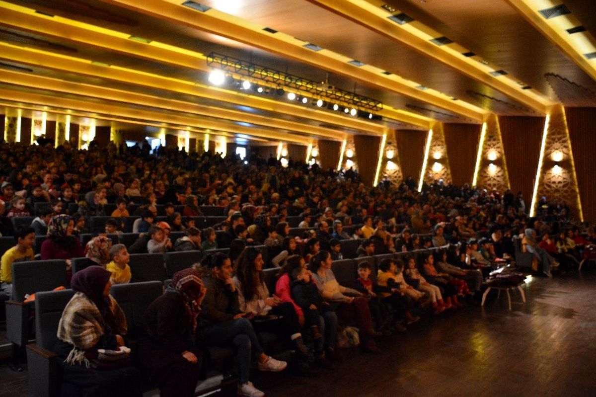 Çocuklar festivalde eğleniyor