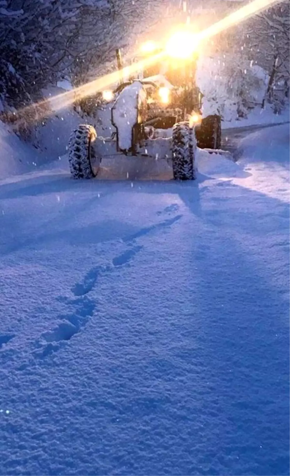 Ekipler çalıştı, kapalı yollar açıldı