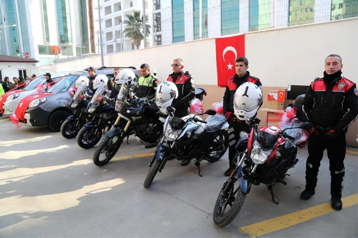 Hayırsever iş adamlarından İskenderun Emniyetine motosiklet ve araç hibesi