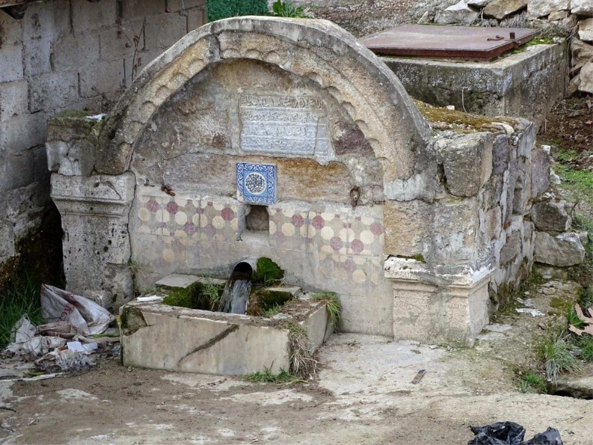 Hisarcık\'ta 170 yıllık tarihi Osmanlı çeşmesi restore edilmeyi bekliyor