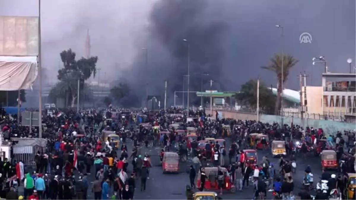 Irak\'ta göstericiler yolları trafiğe kapatmaya devam ediyor (2)