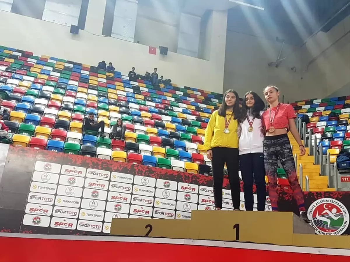 Ispartalı atletizmcilerden Türkiye dereceleri