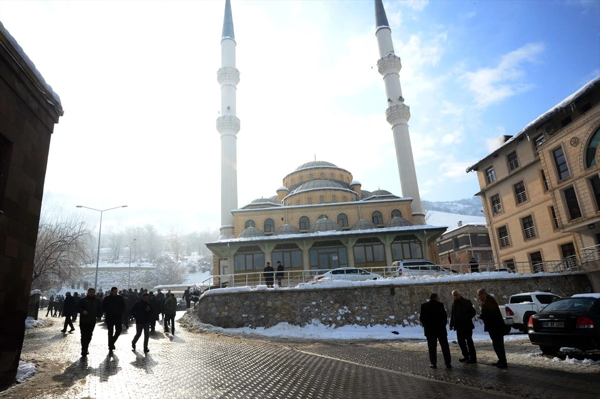 Kanaat önderi Abdülkerim Çevik yüzlerce kişinin kucaklaşmasına vesile oldu