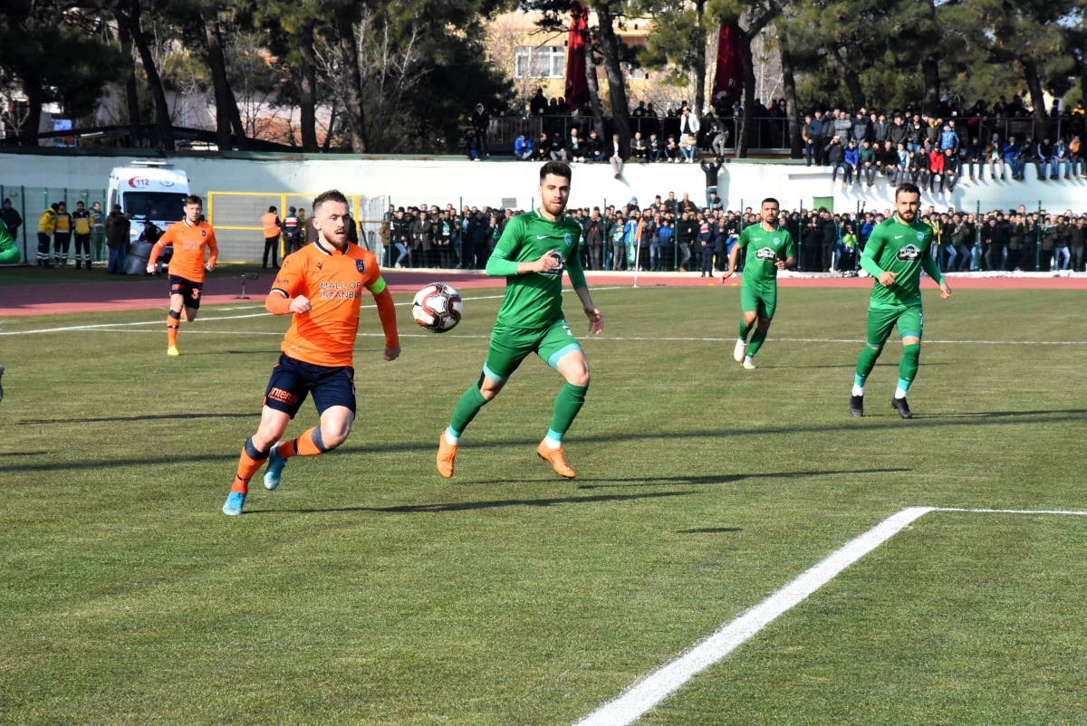 Medipol Başakşehir, Kırklarelispor\'la 0-0 berabere kalarak Türkiye Kupası\'ndan elendi