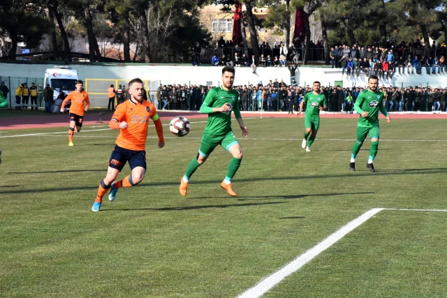 Medipol Başakşehir, Kırklarelispor'la 0-0 berabere kalarak Türkiye Kupası'ndan elendi