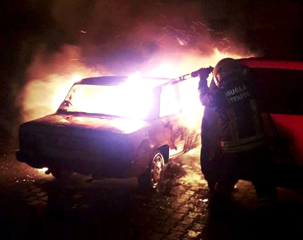 Muğla\'da park halindeyken yanan otomobildeki kişi öldü