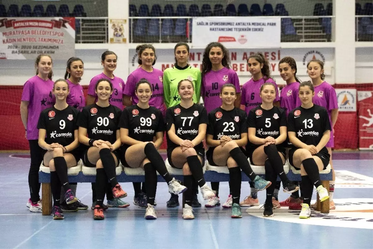 Muratpaşa kadın hentbol genç takımı ilk maçında galip