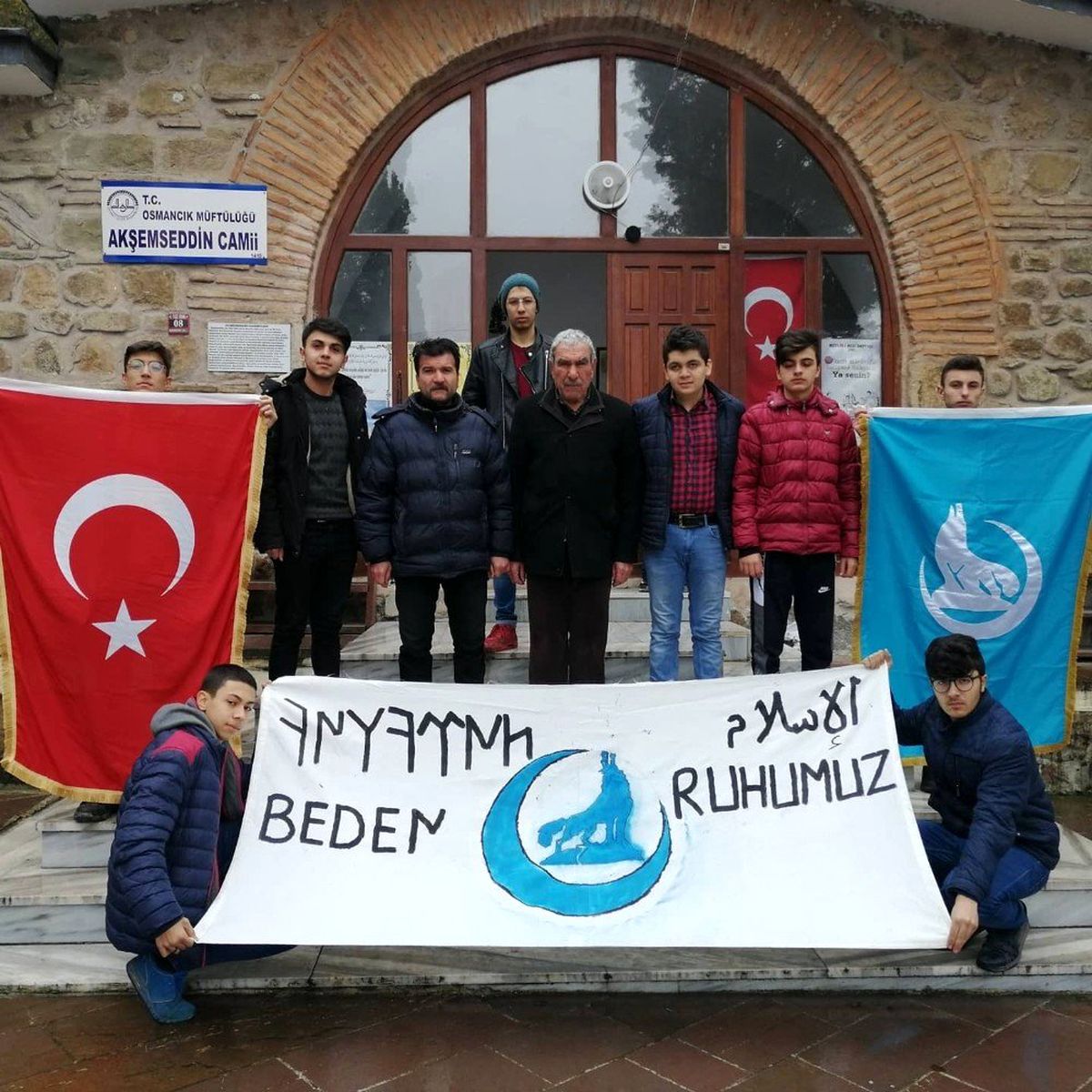 Osmancık\'lı gençler ilçedeki camileri temizliyor