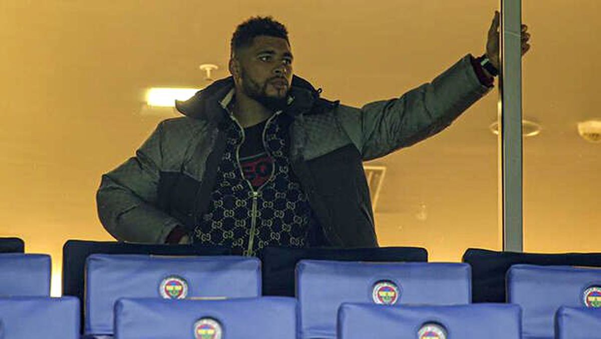 Simon Falette maçı tribünden takip etti!
