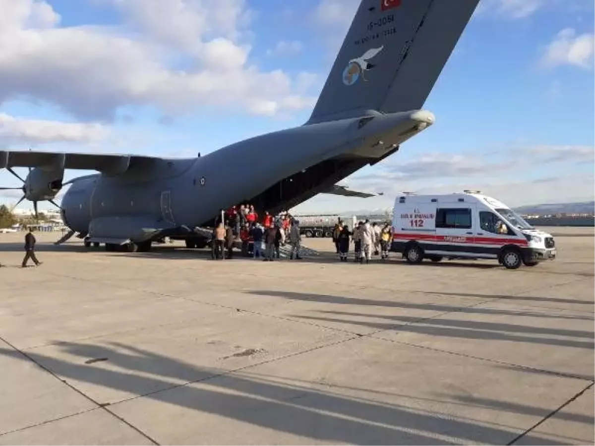 Somali\'deki bombalı saldırıda yaralananlar Türkiye\'ye getirildi