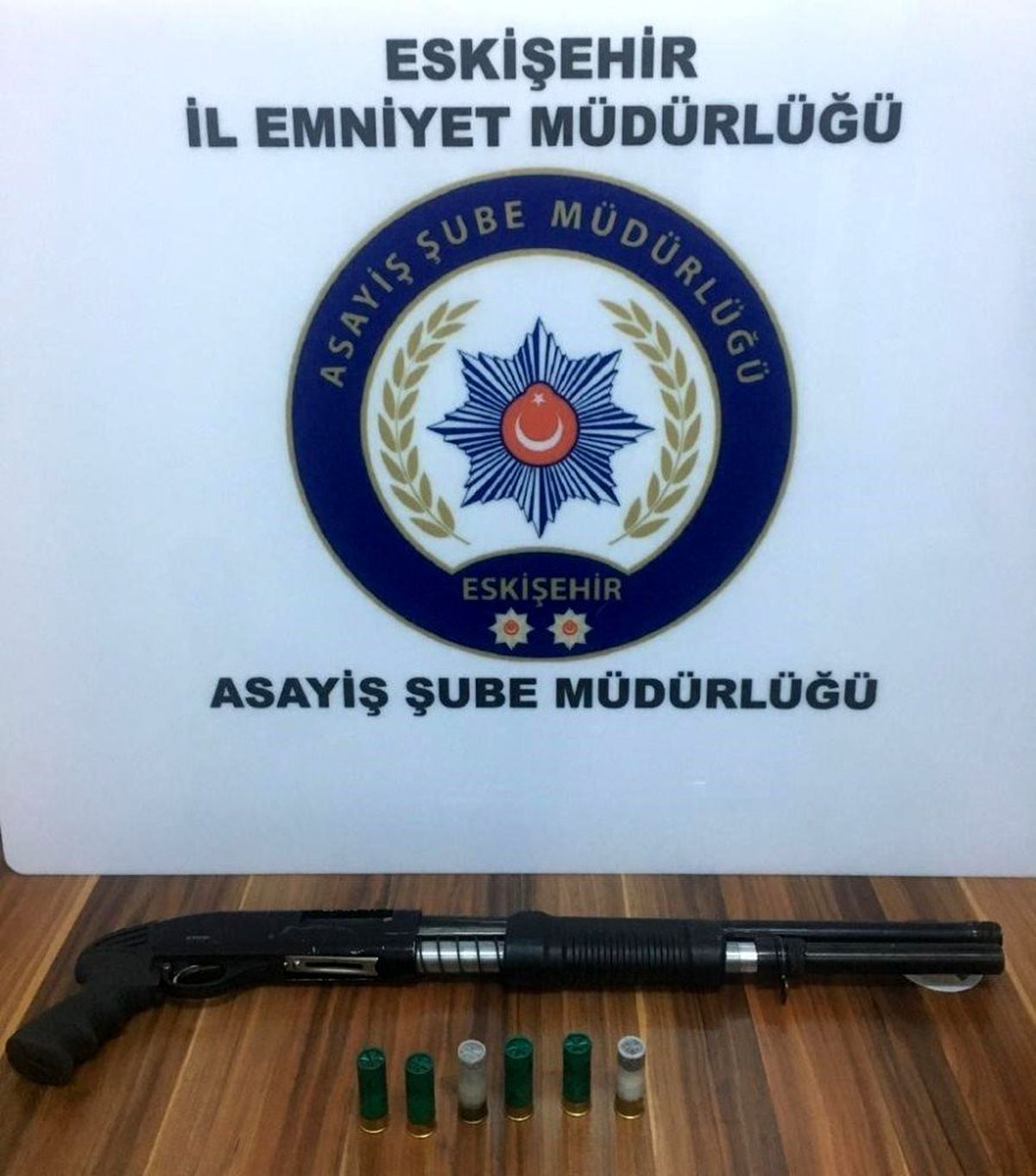 Şüpheli tavırlar sergileyen şahsın aracından pompalı tüfek çıktı