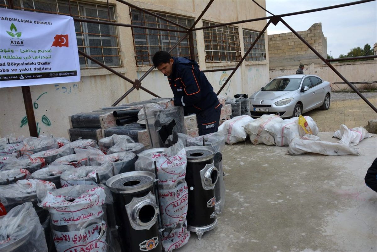 Tel Abyad ve Rasulayn\'daki okullara soba ve yakacak desteği