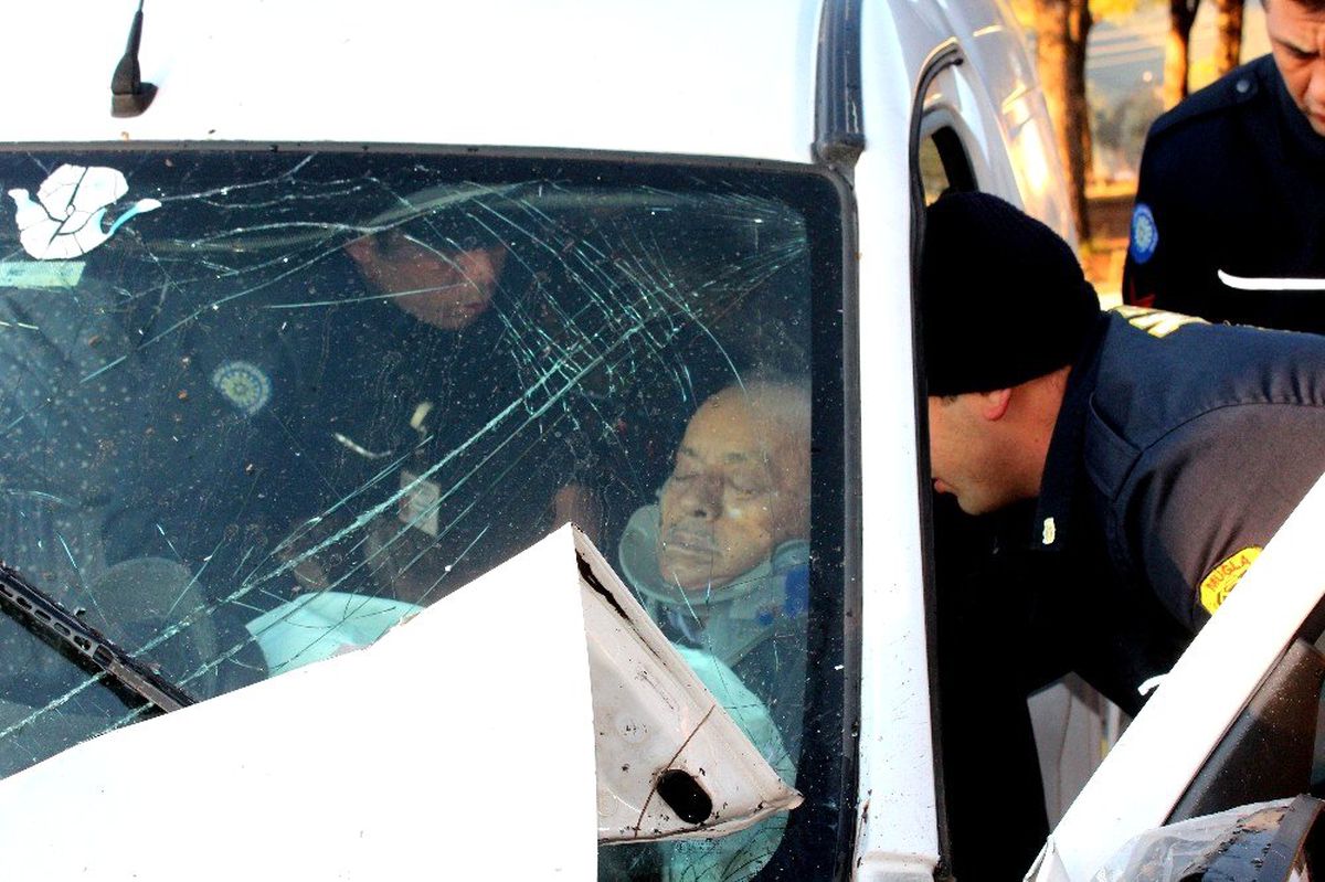 Ters yönden gelen araç kazaya neden oldu: 1 ölü, 1 yaralı