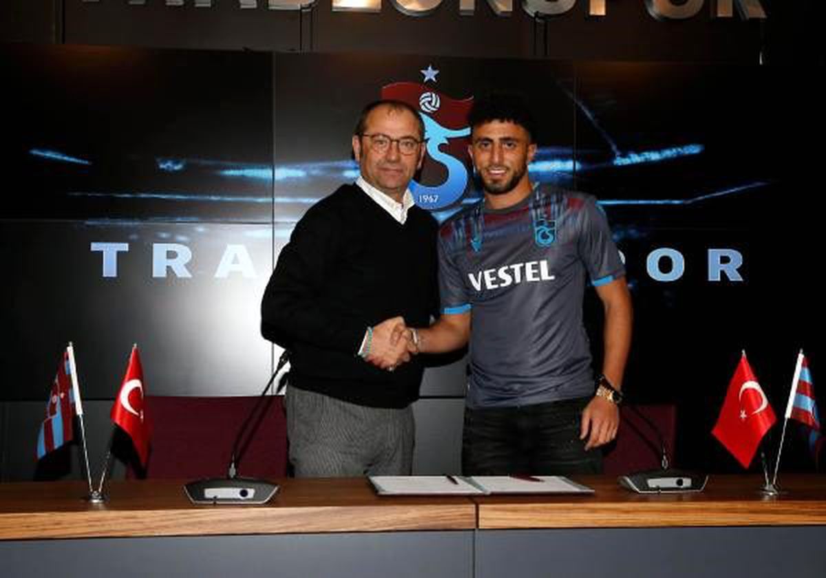Trabzonspor\'da Bilal Başacıkoğlu için imza töreni düzenlendi