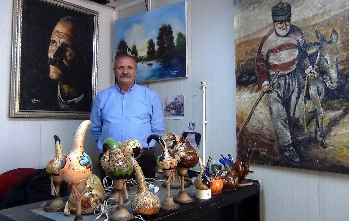Vanlı ressam süs kabağından gece lambası yapıyor