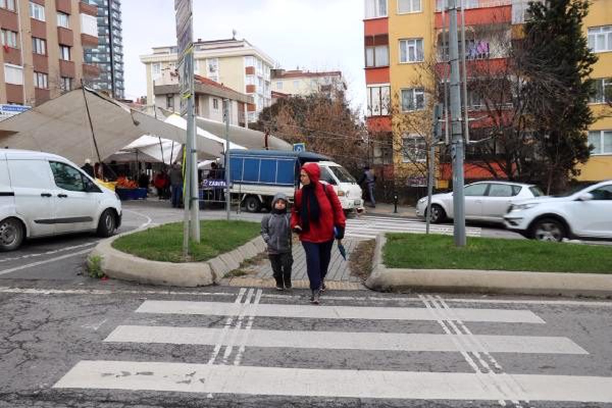 Yaya geçidi tartışmasında "cep telefonu" kozu..