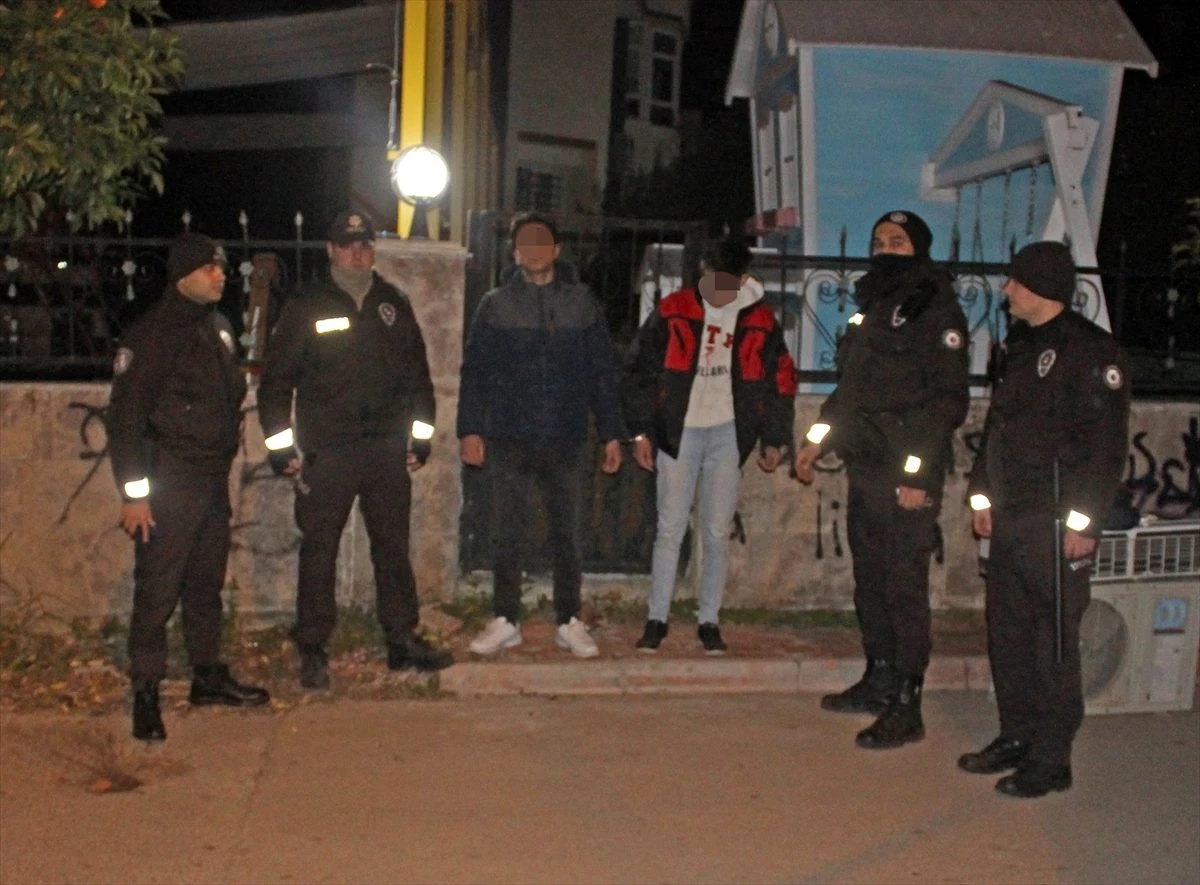 Adana\'da hırsızlık şüphelileri kovalamaca sonucu yakalandı
