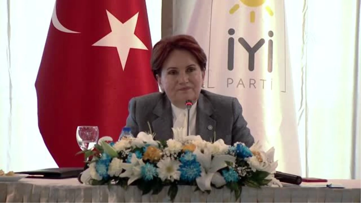 Akşener: "Benim yanımda oturan şahsı kaldırıp montaj yapıyorlar, Feto\'yu koyuyorlar"