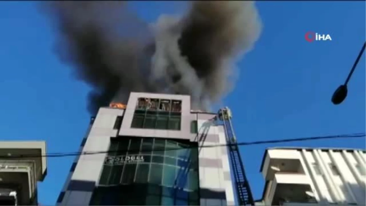 Antalya\'da iş merkezinde korkutan yangın