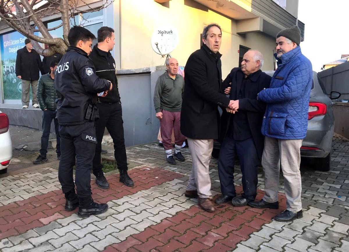 Ataşehir\'de silahlı iki şahıs dehşet saçtı: 1 yaralı
