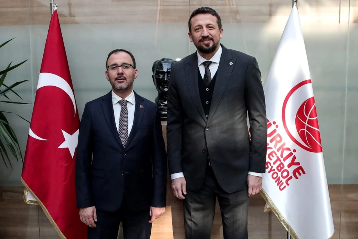 Bakan Kasapoğlu, TBF Başkanı Hidayet Türkoğlu\'nu ziyaret etti