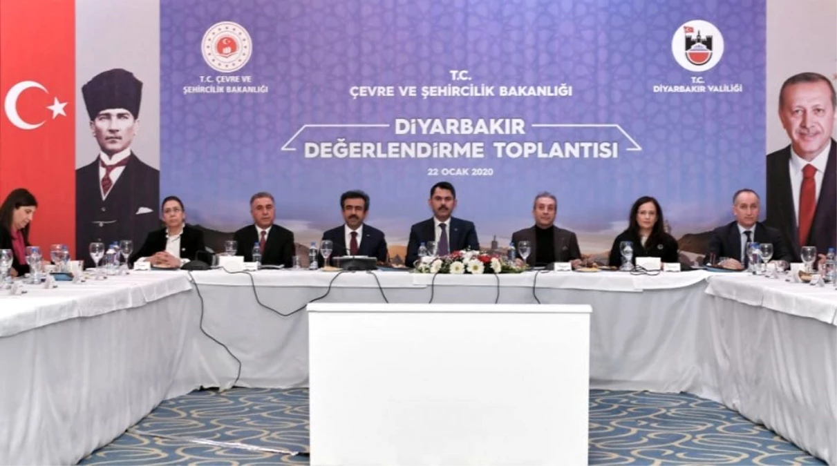 Bakan Kurum Diyarbakır\'da "Değerlendirme Toplantısı"na katıldı