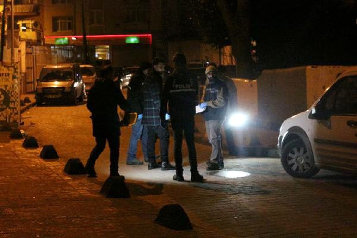 Beyoğlu\'nda silahlı çatışma: 3 yaralı