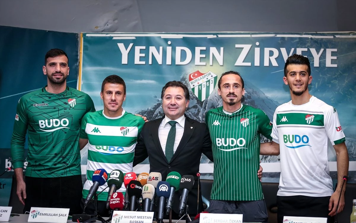 Bursaspor yeni transferlerine imza töreni düzenledi