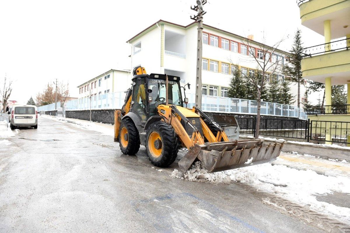 Çorum Belediyesi\'nde kar mesaisi