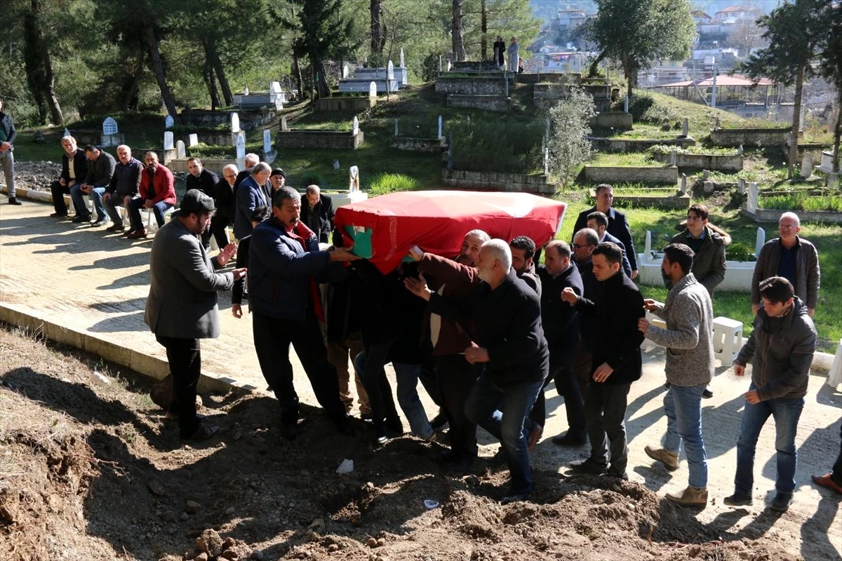 Hatay\'da evinde ölü bulunan emekli polis memuru toprağa verildi