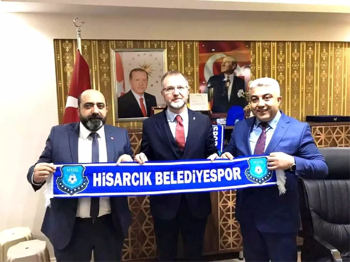 Hisarcık Belediyespor\'un satışa sunduğu atkı ve bereler ilgi görüyor