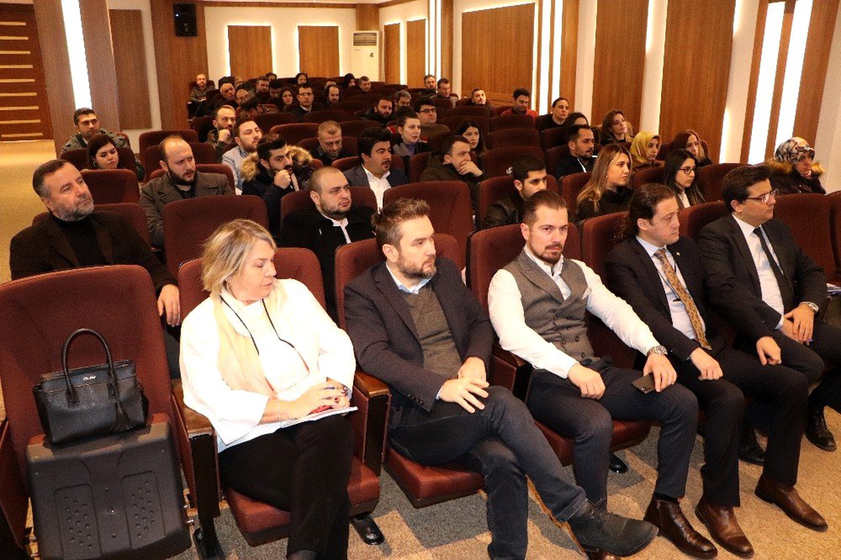 İş adamlarına \'sosyal medya ile öne çıkmanın yolları\' anlatıldı