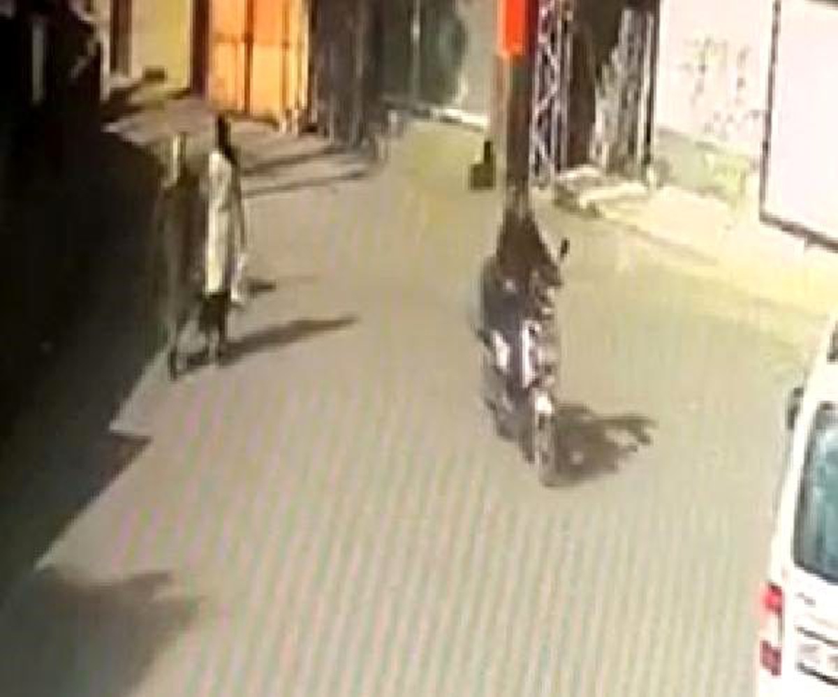 Kapkaçcıyı, elektirikli motosikleti ve gözlüğü ele verdi