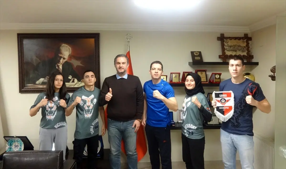 Kickboks Türkiye Şampiyonu, Soma TSO\'yu ziyaret etti