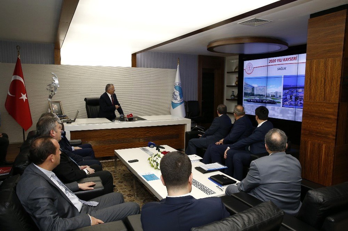 Kültür ve Turizm Bakan Yardımcısı Demircan, Büyükşehir Belediyesi\'ni ziyaret etti