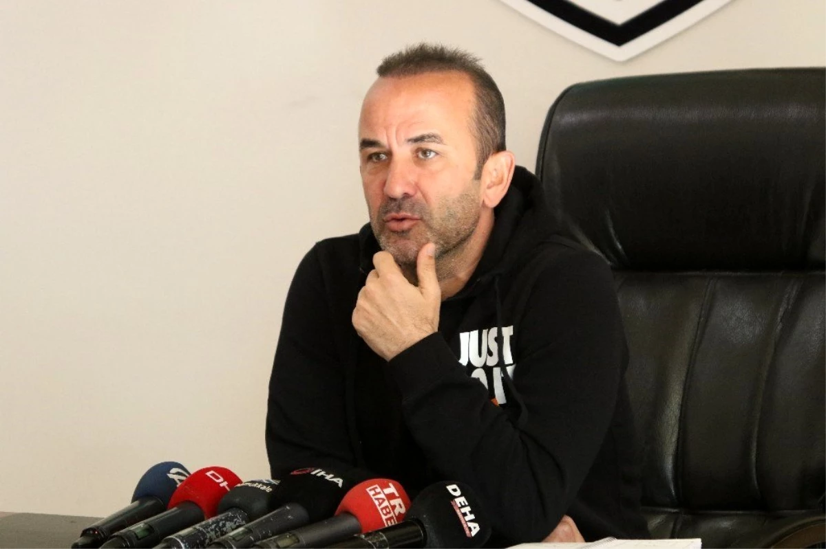 Mehmet Özdilek: "Tranzonspor maçına genç oyuncular ile çıkıp bu maçı tolere etmek istiyoruz"